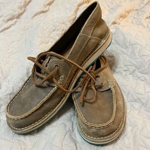 Ariat lace up Cruisers